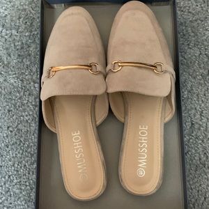 Only worn once light purple mules